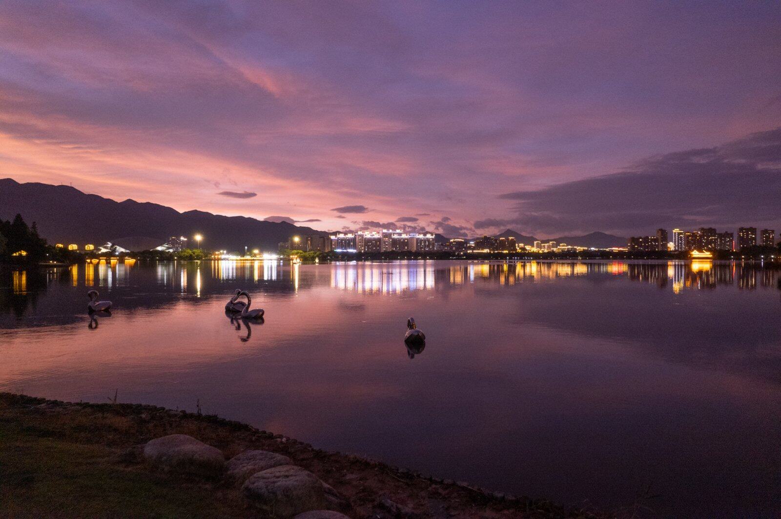 灵湖大景2.jpeg